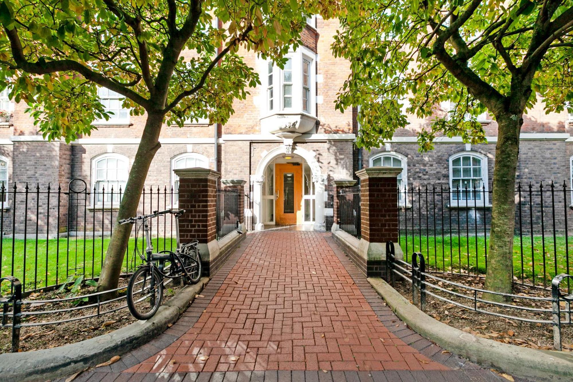 Beautiful 3 Bedroom Flat In Scott Ellis Gardens Londres Exterior foto