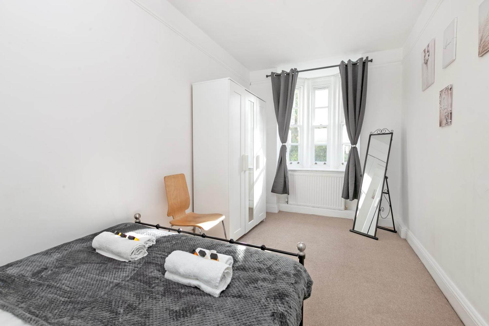 Beautiful 3 Bedroom Flat In Scott Ellis Gardens Londres Exterior foto