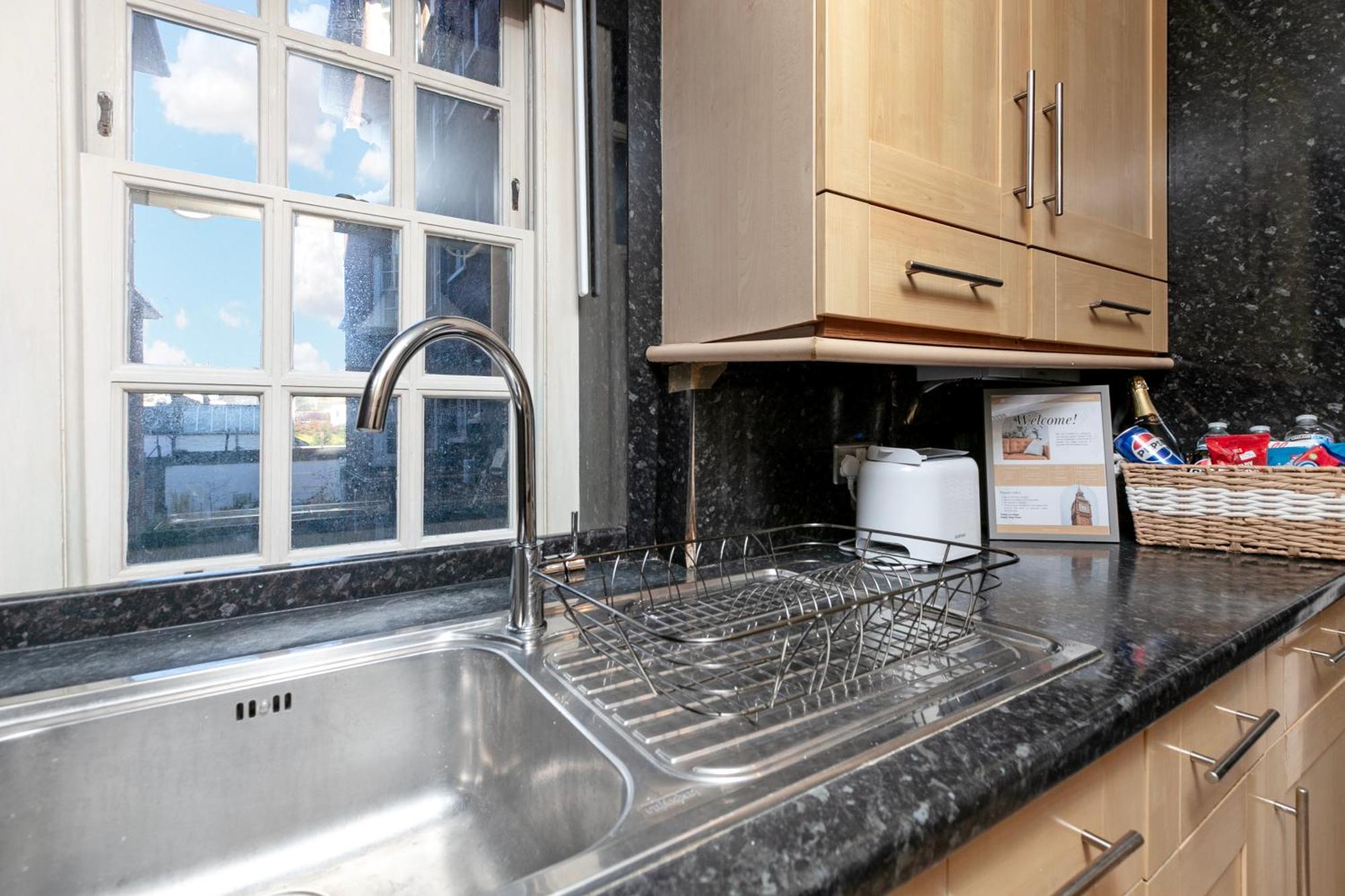 Beautiful 3 Bedroom Flat In Scott Ellis Gardens Londres Exterior foto