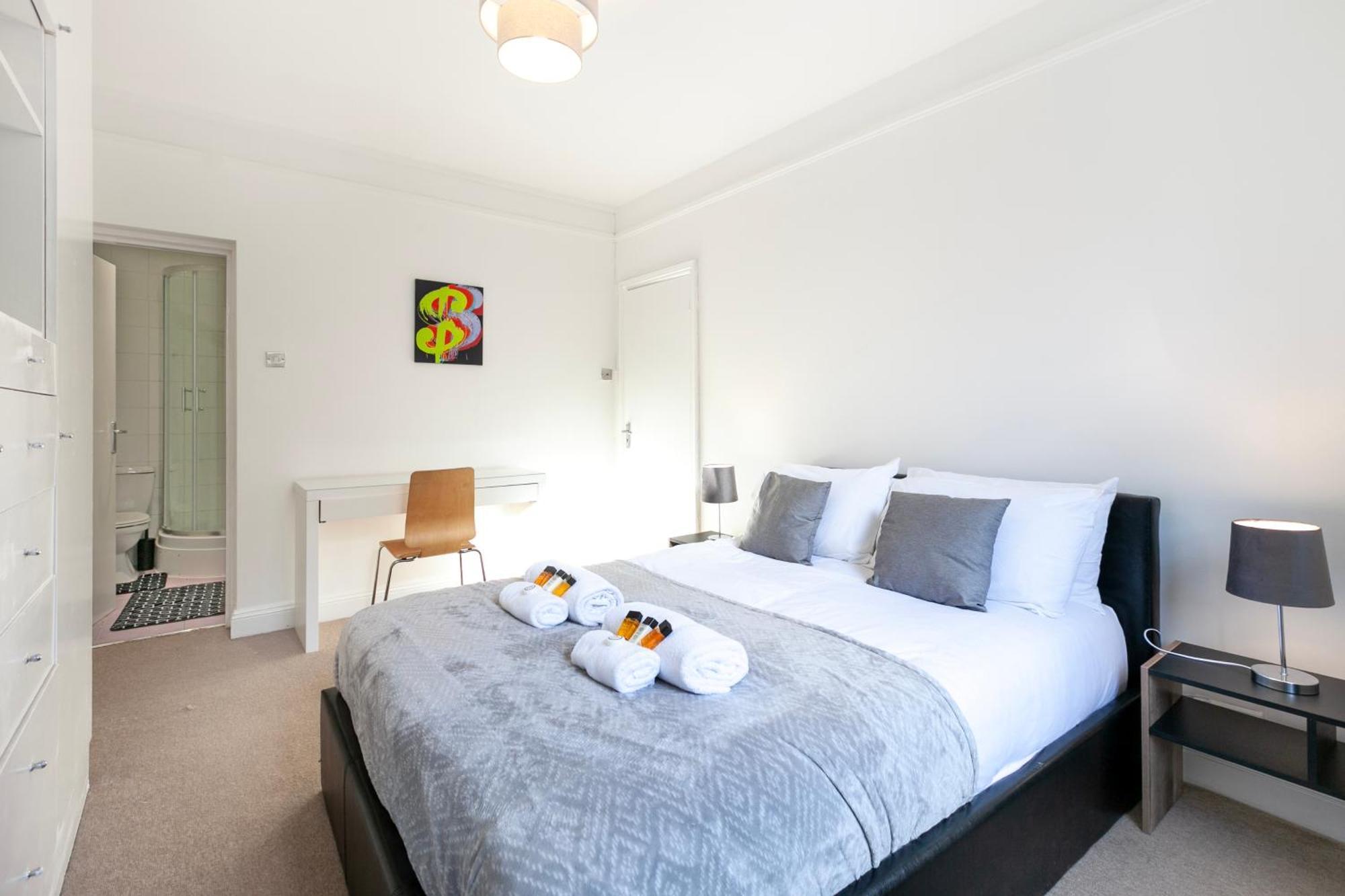 Beautiful 3 Bedroom Flat In Scott Ellis Gardens Londres Exterior foto