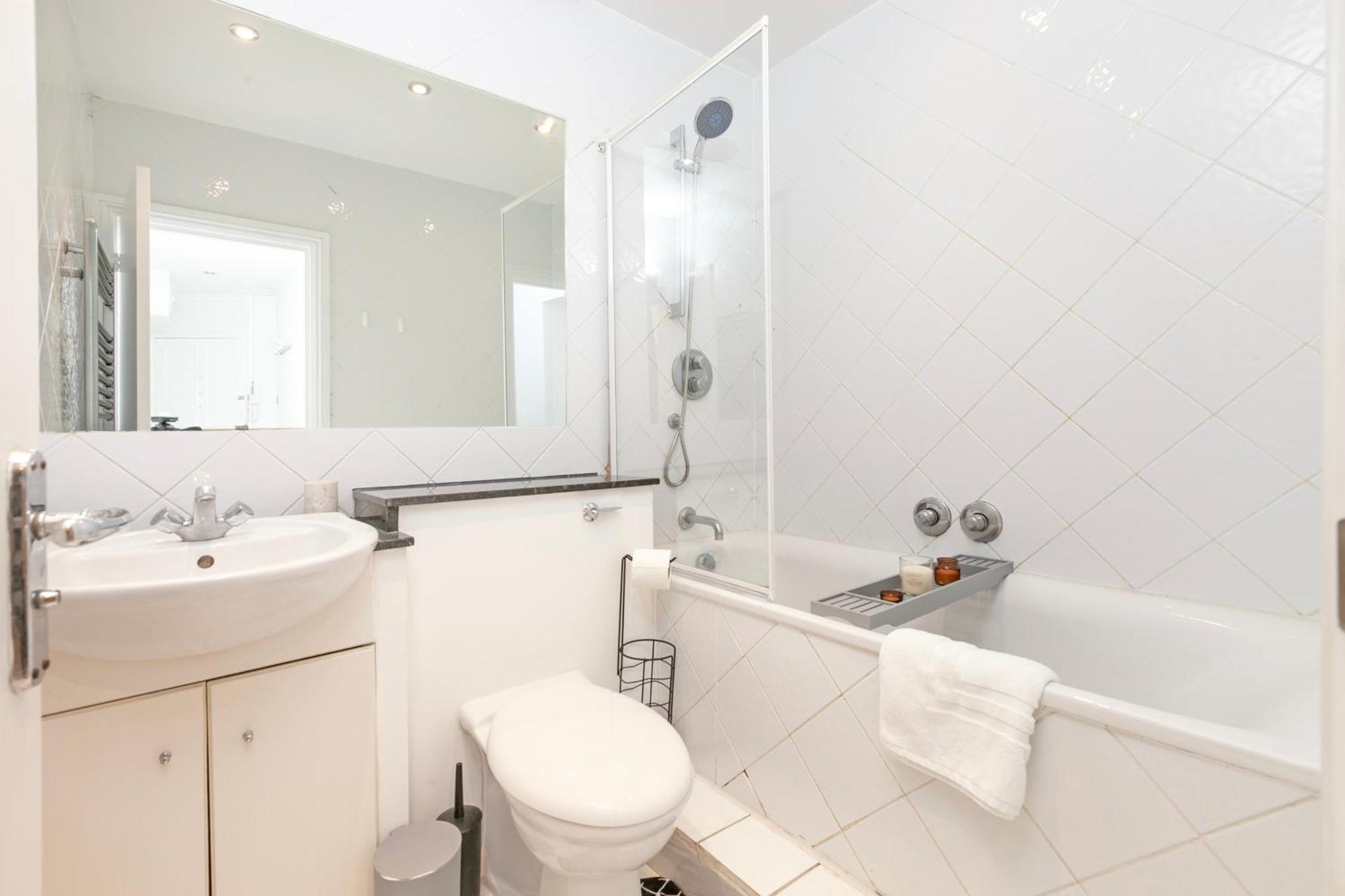 Beautiful 3 Bedroom Flat In Scott Ellis Gardens Londres Exterior foto