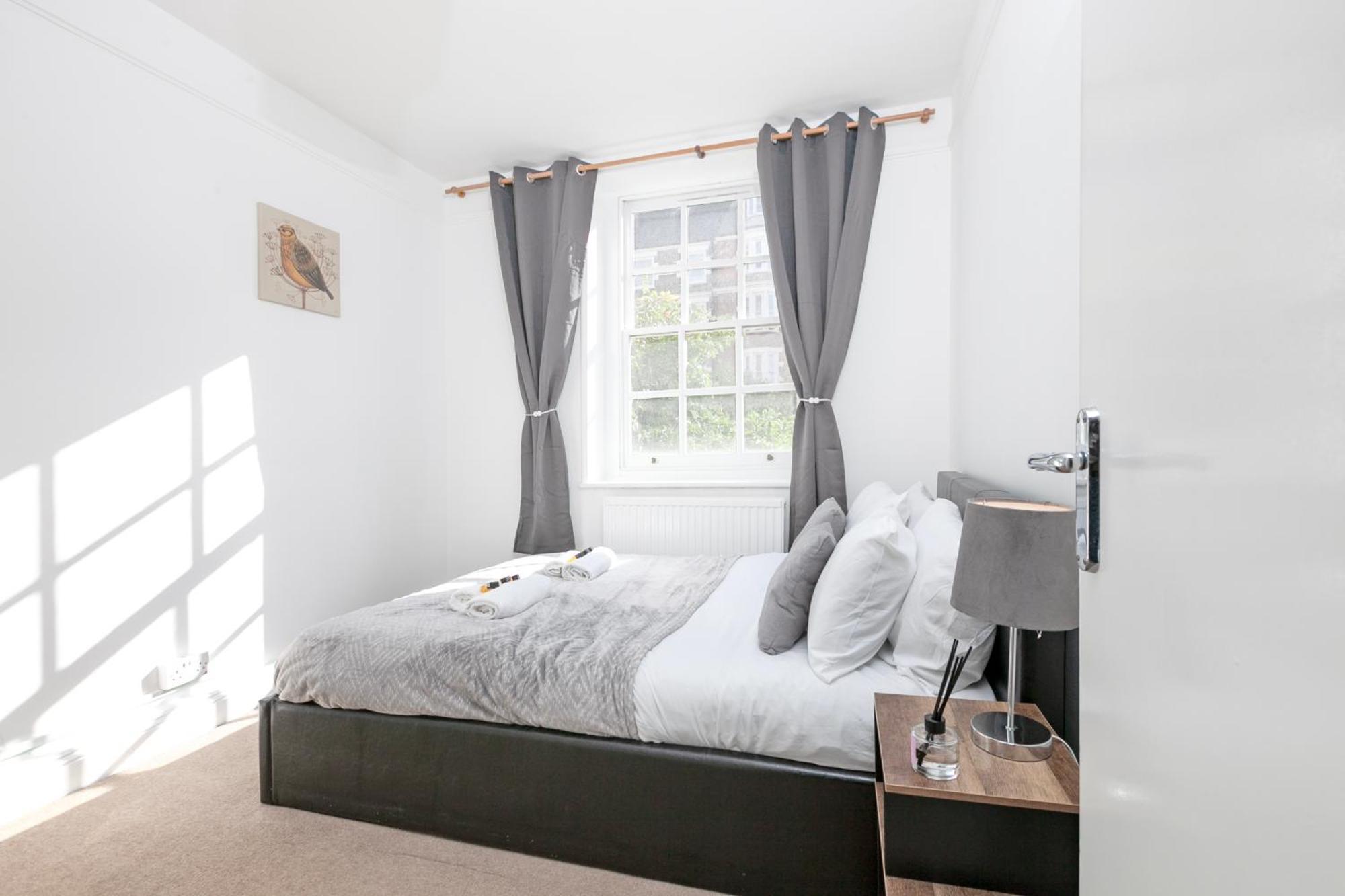 Beautiful 3 Bedroom Flat In Scott Ellis Gardens Londres Exterior foto