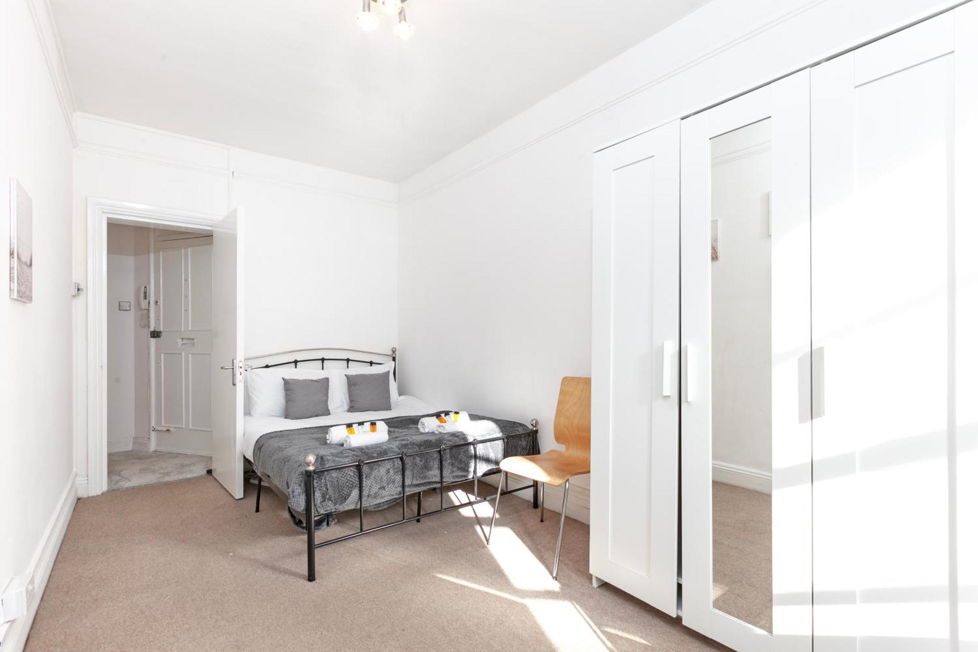 Beautiful 3 Bedroom Flat In Scott Ellis Gardens Londres Exterior foto