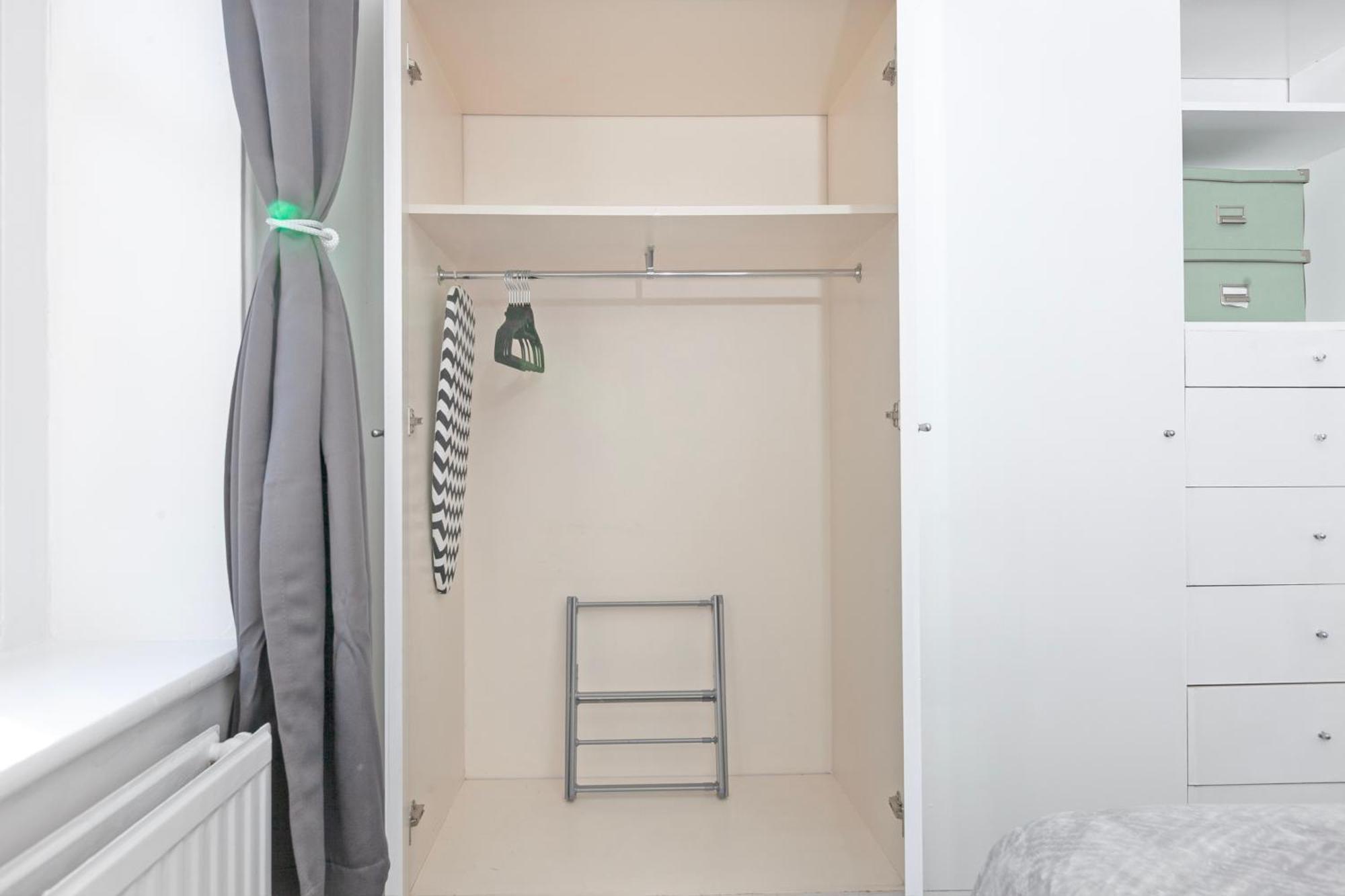 Beautiful 3 Bedroom Flat In Scott Ellis Gardens Londres Exterior foto
